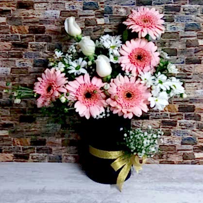Kutuda Gerbera ve Güller