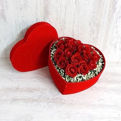 15 Güllü Kırmızı Kadife Kutu